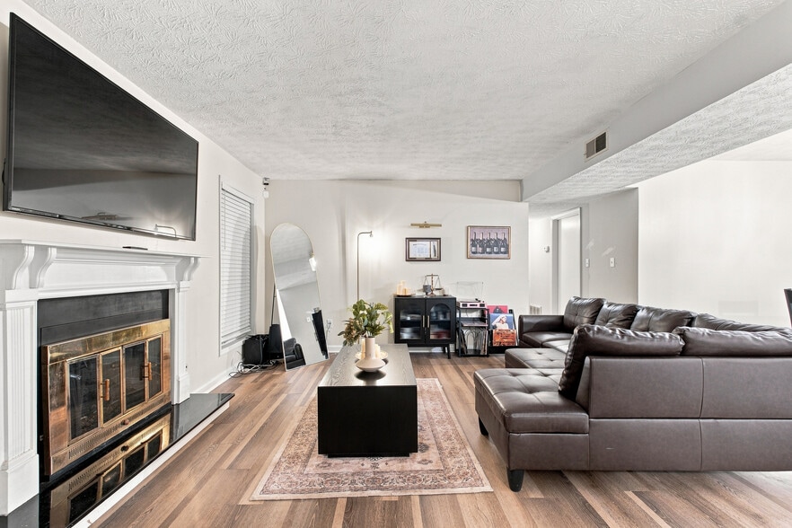 Living Room - 6425 Pinebark Way