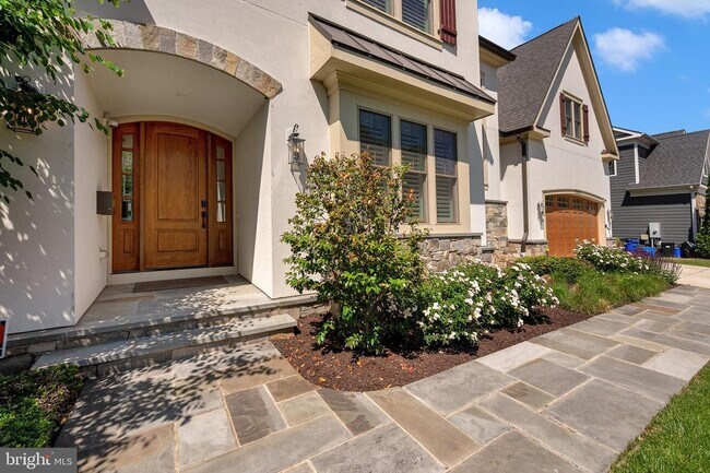 Building Photo - 7602 Holiday Terrace