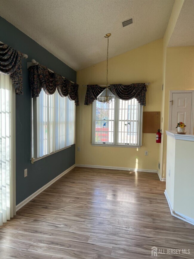 Building Photo - 11 Umberland Pl