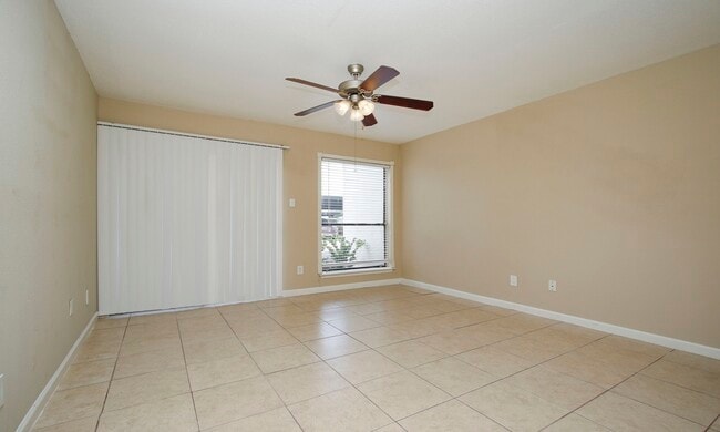 Building Photo - 2822 S Bartell Dr