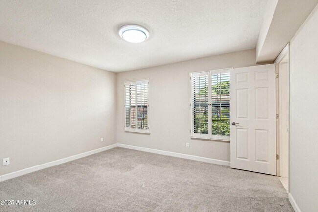 Building Photo - 5998 N 78th St