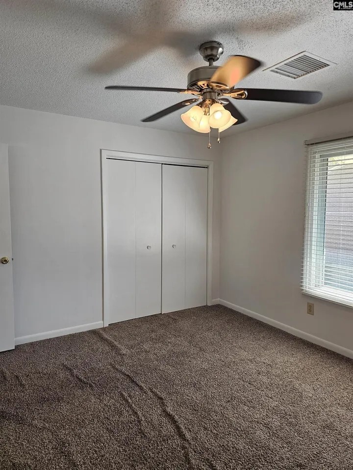 Building Photo - 601 Picadilly Sq