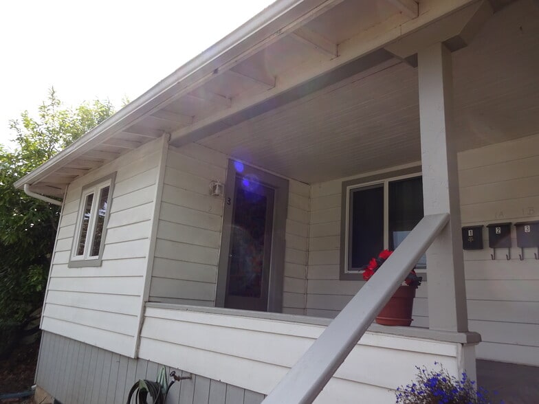 entrance - 1124 Almaden St