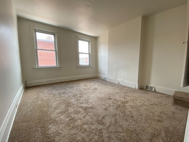 Building Photo - South Oakland 2BR Duplex with Back Yard Space! Call Today to Schedule an Appointment!