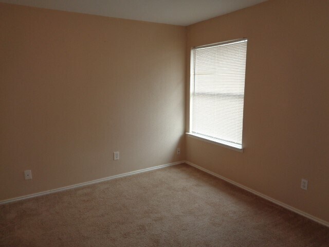 Building Photo - 16318 Leamington Ln