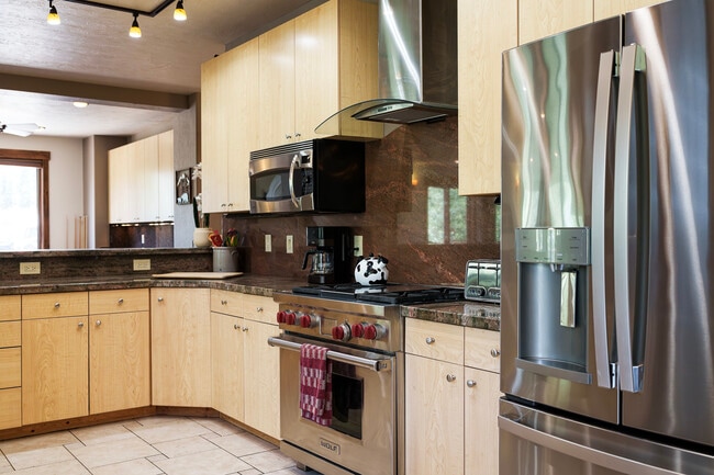 Building Photo - 35021 US-6