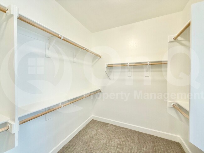 Building Photo - 262 E Lantana Dr