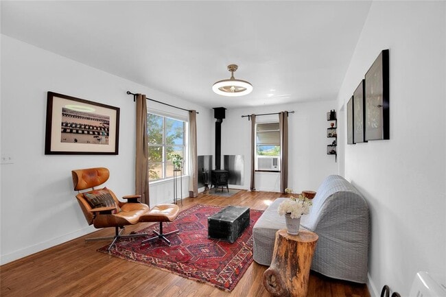 Building Photo - 1607 E 4th St