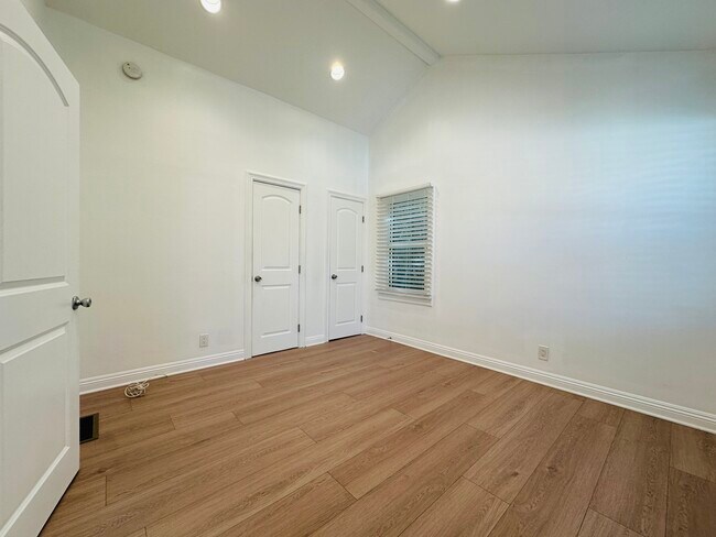 Building Photo - 5148 Otis Ave