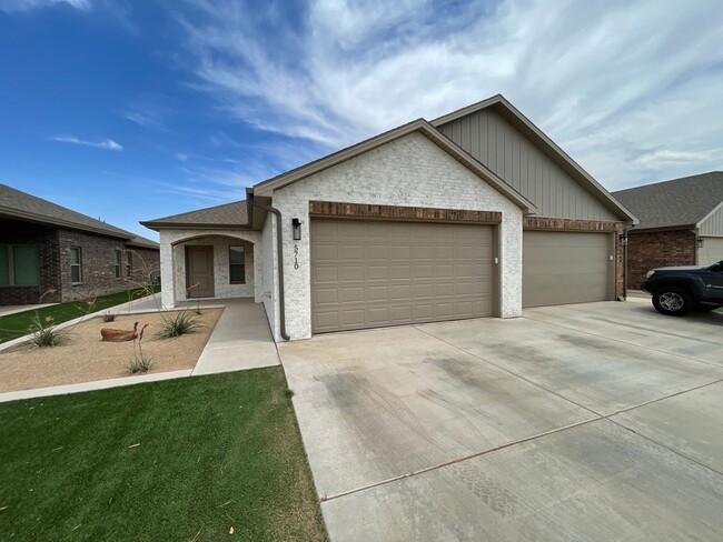 Building Photo - Beautiful New Townhome in North Lubbock Cl...