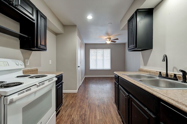 Building Photo - Welcome to your next home—a charming 2-bedroom, 2-bathroom retreat