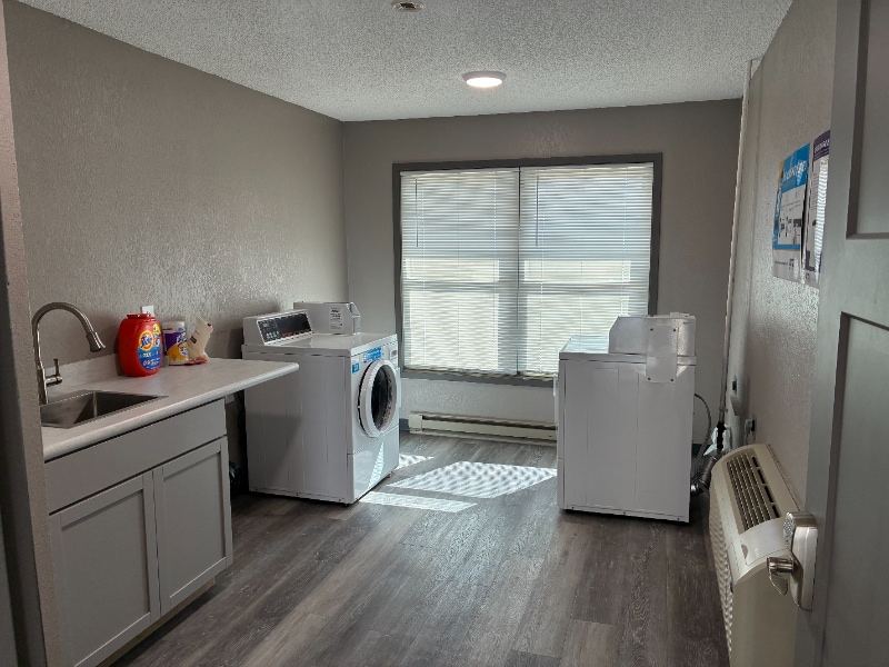 Building Photo - 501 S Cedar St