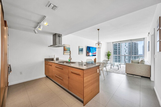 Building Photo - 485 Brickell Ave