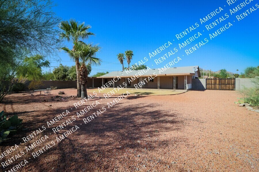 Building Photo - 4201 E Stanford Dr