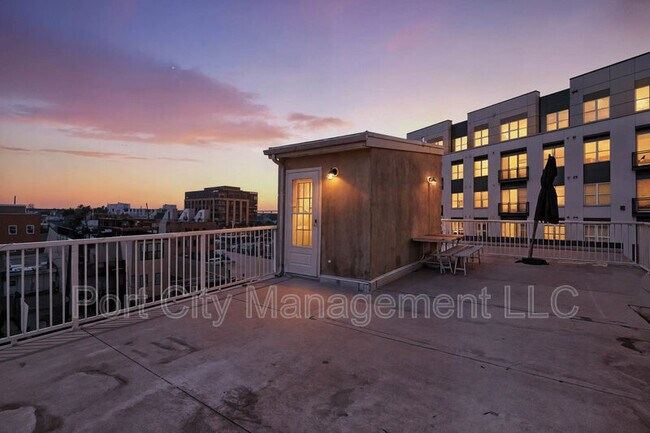 Building Photo - 1125 Race St