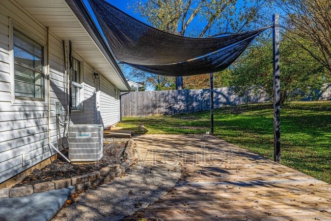 Building Photo - 316 Sky Dr