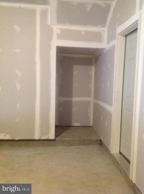 Building Photo - 204 Upper Brook Terrace