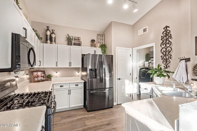 Building Photo - 10853 W Manzanita Dr