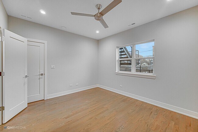 Building Photo - 1734 W 21st Pl