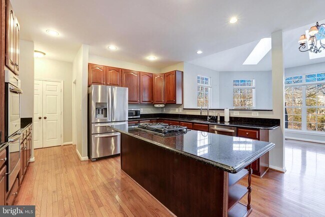 Building Photo - 43258 Meadowood Ct