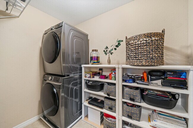 Building Photo - 10652 Ivanhoe Ln