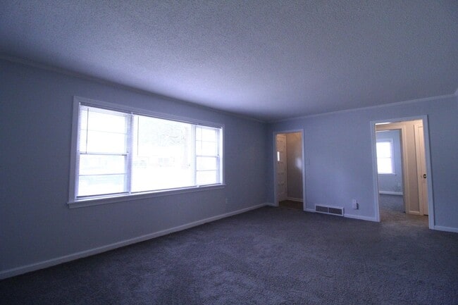 Building Photo - October FREE On This 3 Bedroom 2 Bath Home...