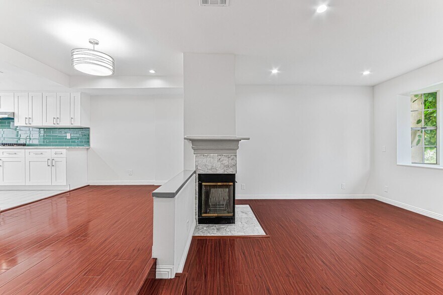 Building Photo - 402 California St