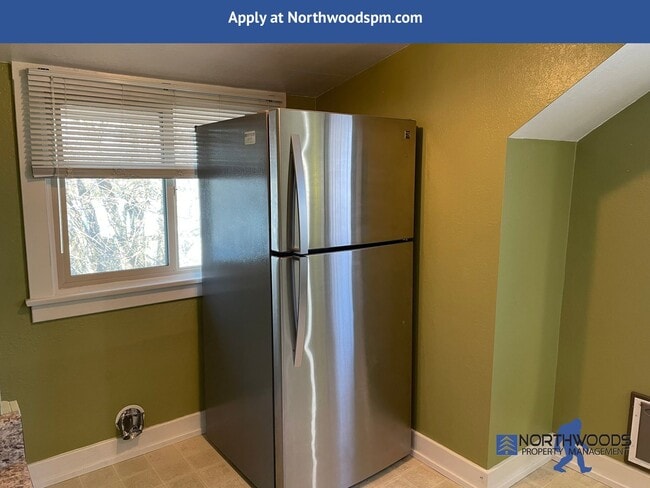 Building Photo - Very Cute 1 bed 1 bath upstairs unit, with...