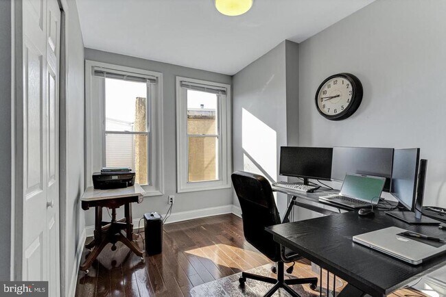 Building Photo - 2653 Jasper St