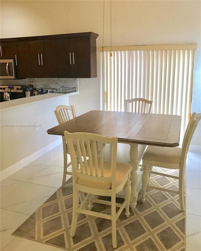 Building Photo - 15025 Brighton Ln