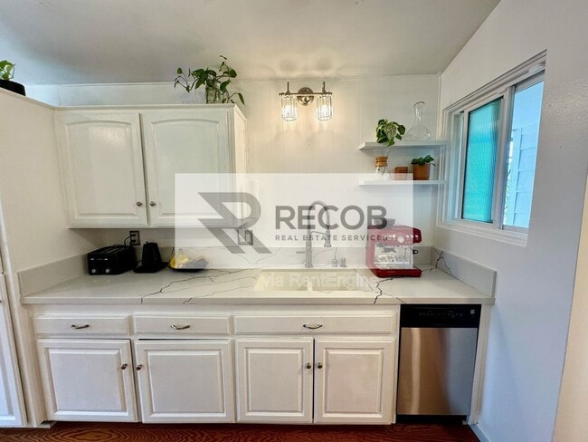 Building Photo - 3452 Lockwood Dr