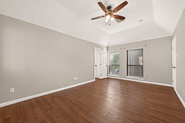 Building Photo - 1720 Old Creek Dr