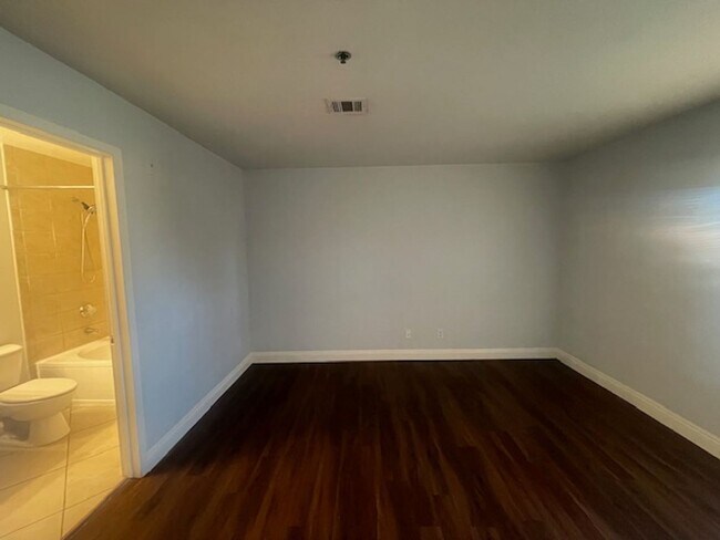 Building Photo - AWESOME 2 BEDROOM  CONDO NEAR STRIP W/ VIEWS AND OVERLOOKS POOLS!!!!!!