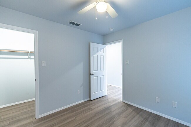 Building Photo - Half off First Full Month's Rent /Zero Deposit /Convenient to All Institutions of Higher Learning...