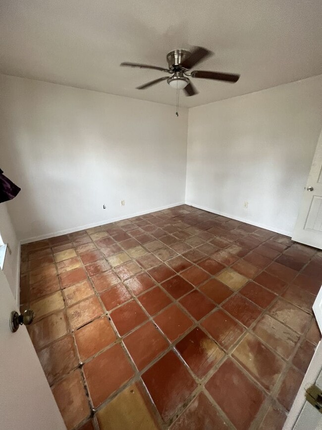 Building Photo - Annual Rental ** Newly Updated 2 Bed / 1.5 Bath Single Family - Tile Floor / Oversized Lanai ** $...