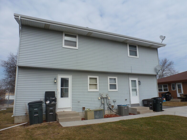 Building Photo - 123 Marcella St