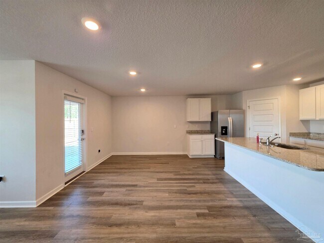 Building Photo - 5581 Silverbell Dr