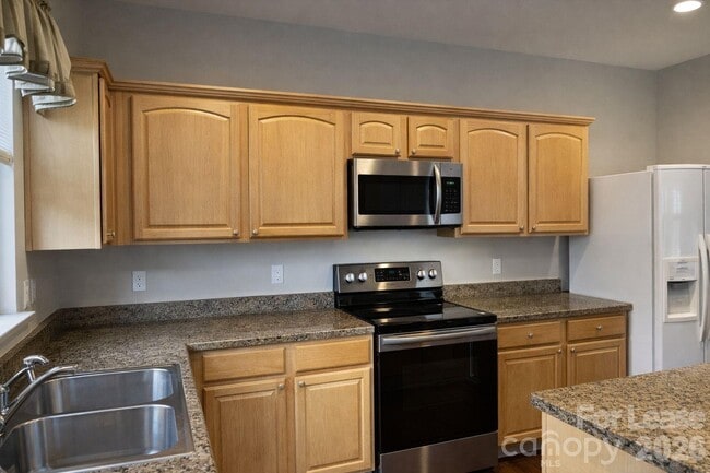 Building Photo - 121 Walnut Cove Dr