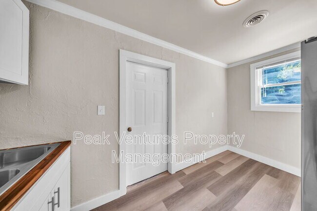 Building Photo - 10 Cabot Ct