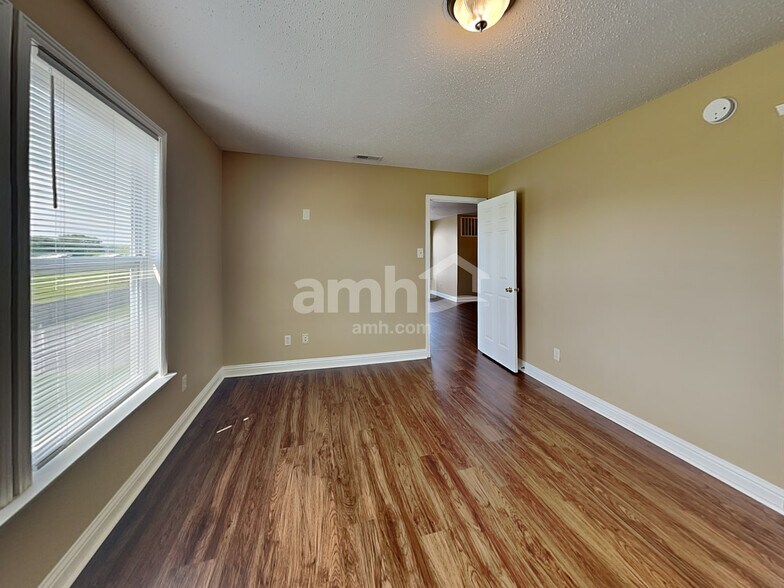 Building Photo - 10639 Inspiration Dr