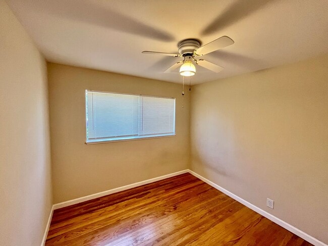 Building Photo - Charming 4BD/2BA Home in Prime Mountain Vi...