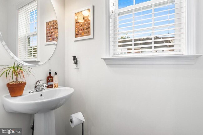 Building Photo - 5000 Forest Pines Dr