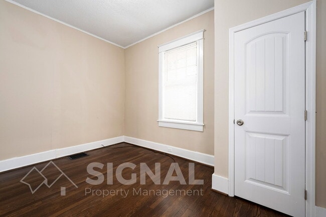 Building Photo - 512 1st St N