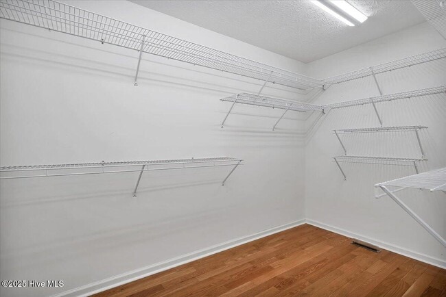 Building Photo - 11 Cardinal Dr
