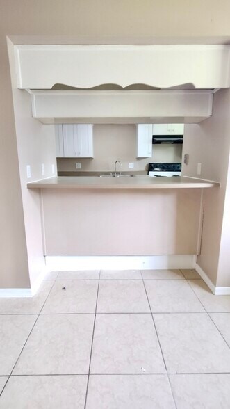 Building Photo - 1348 W Evans Cir