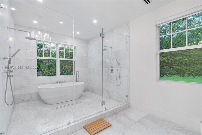 Building Photo - 9301 SW 93rd Ave