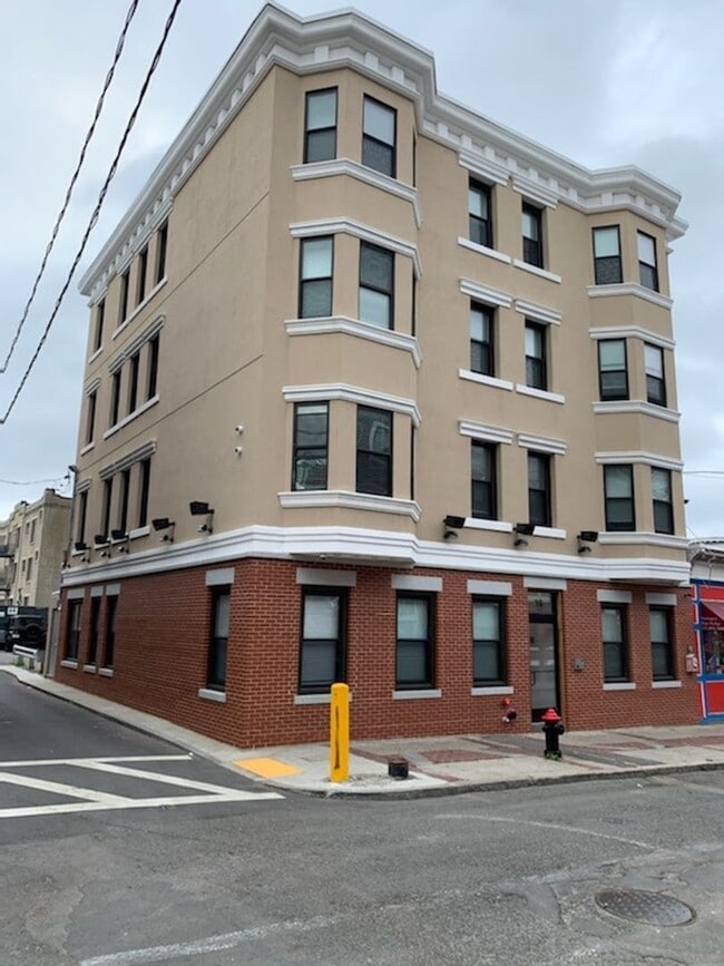 Building Photo - CHELSEA/BOSTON NO BROKER OR RENTAL FEES !!! ULTRA MODERN LIVING AT LUX 16 5TH. FULLY FURNISHED BR...