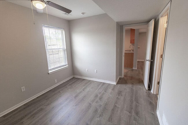 Building Photo - 1427 Greensboro Dr