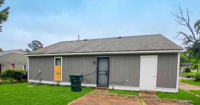 Building Photo - Move-in Ready! Charming 3 Bdrm - 2 Bath | Freshly Painted & Updated