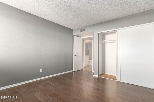 Building Photo - 2938 N 61st Pl